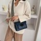 thumbnail image 5 of Bolso de un solo hombro para mujer, bolso de mensajero de piel sintética para citas, bolso de mensajero con forma retro, 5 of 5