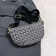thumbnail image 4 of Cangurera Monedero de mujer Bolso de pecho de cuero de PU Bolso de hombro único vintage (negro), 4 of 8