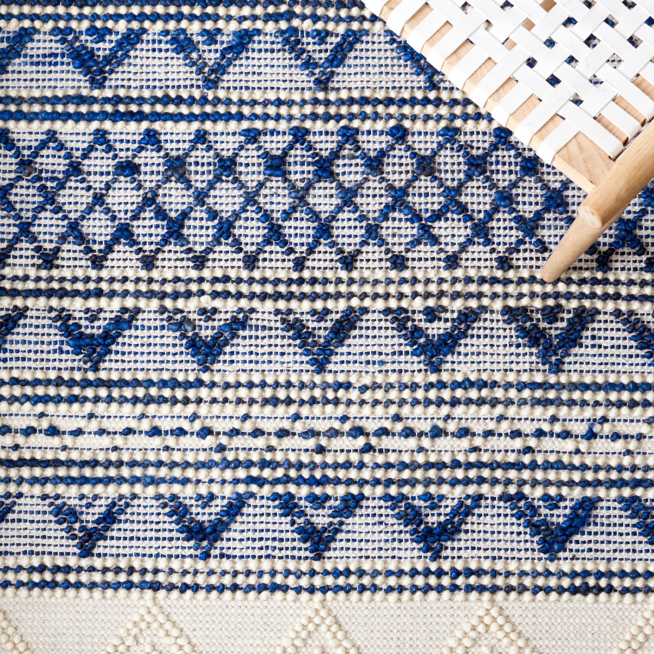 SAFAVIEH Natura Dusan Geometric Runner Rug, Navy/Ivory, 2'3" x 8'