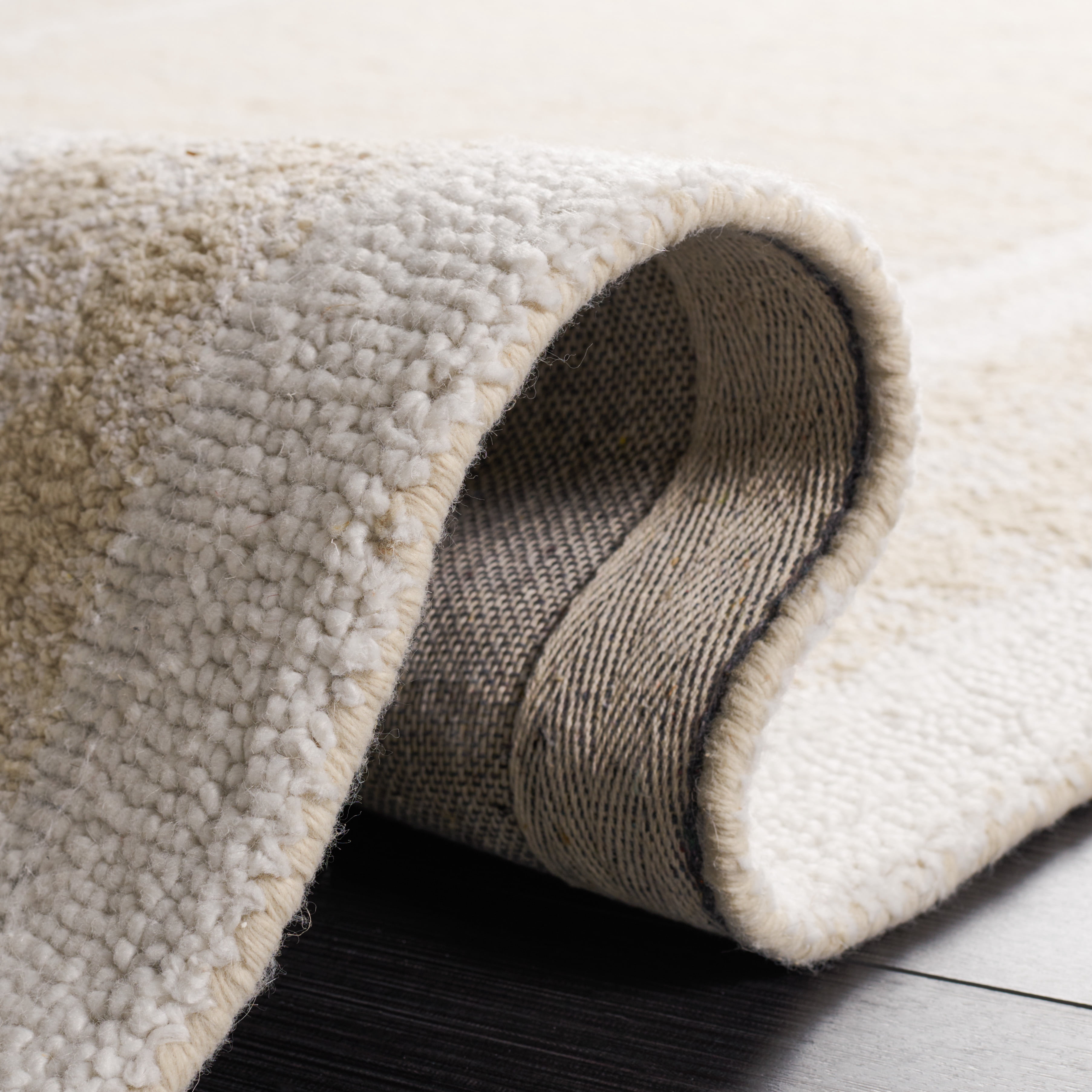 SAFAVIEH Capri Trinity Distressed Area Rug, Beige/Ivory, 8' x 10'