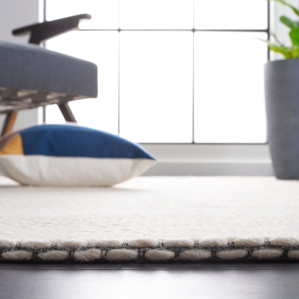 SAFAVIEH Marbella Melva Geometric Runner Rug, Ivory, 2'3" x 8'
