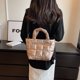 thumbnail image 3 of Bolso de mano para mujer, bolso grande de verano a la moda para las axilas, bolso de hombro sólido (dorado), 3 of 7