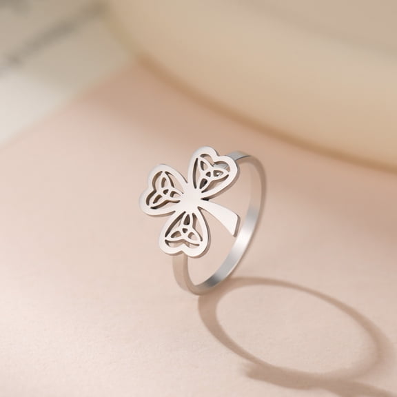 Shamrock Ring for Women Celtic Knot Heart Leaves Good Luck Stainless Steel Rings Emblem of St. Patrick Irish Jewelry