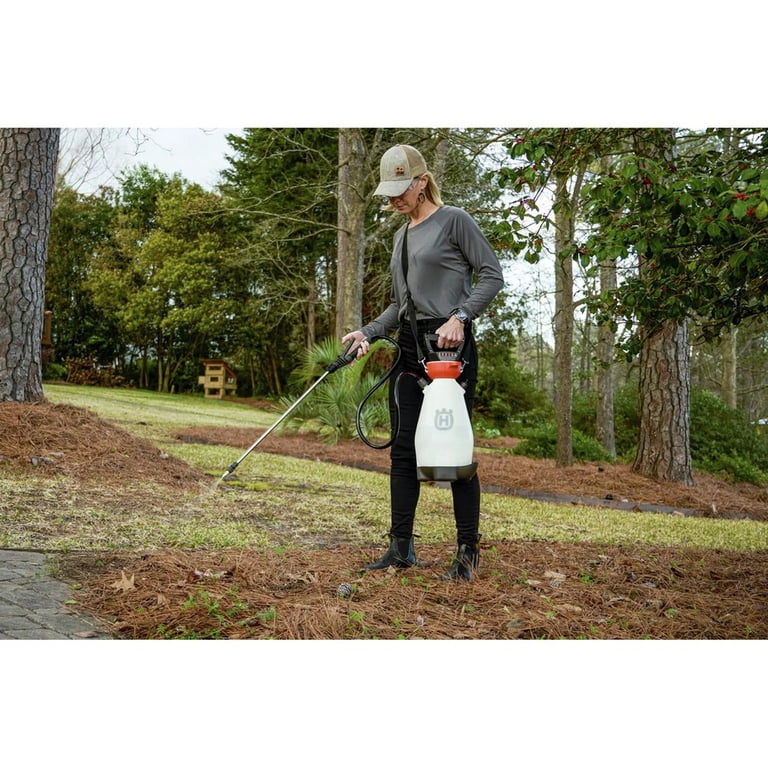 Husqvarna 598967601 2 Gallon 7.2V Battery Handheld Sprayer - White Husqvarna 598967601 2 Gallon 7.2V Battery Handheld Sprayer - White