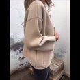 thumbnail image 4 of Abrigo de Lana con Botones, Larga, Cuello Redondo y Bolsillos para Mujer, Informal, de Otoño e Invierno. Caqui L, 4 of 7