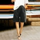 thumbnail image 1 of Bermudas casuales AURIGATE para mujer, de algodón y lino, con cintura elástica, hasta la rodilla y bolsillos., 1 of 5