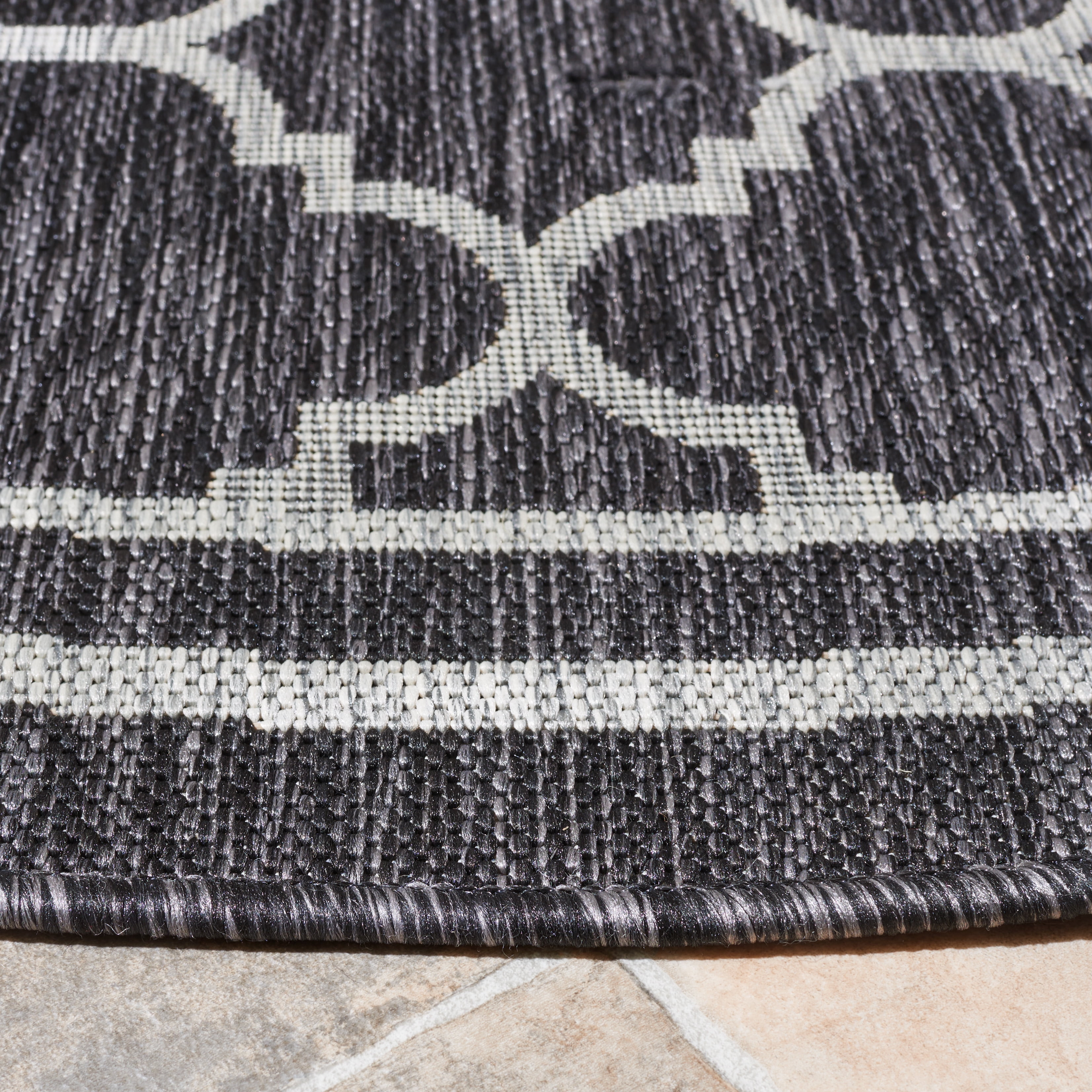 Safavieh Courtyard Claudia Geometric Indoor/Outdoor Area Rug, Black Charcoal, 6'7" x 6'7" Round