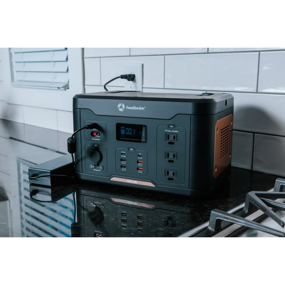 SouthWire Corp. Banque d'Alimentation 53253 Elite Série 1100; Batterie Lithium-Ion 1166 Watts/heure; Entrée d'Alimentation Solaire/24 Volts CC; Orange et Noir; avec Connecteur CC 8 en 1/adaptateur/câble CA/chargeur de Voiture