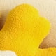 thumbnail image 4 of Cojín de peluche con forma de flor, relleno de esponja, suave y grueso, decorativo para sofá, color amarillo, 4 of 5