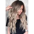 thumbnail image 2 of Perruque Blonde Longue pour Femmes Cheveux Synthétiques Naturels Dégradé Perruque Blonde avec Racine Profonde Perruque Synthétique Ample Ondulée Résistante à la Chaleur, 2 of 3