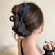 thumbnail image 4 of Pinza para el pelo con lazo grande de raso, cinta negra brillante, accesorio elegante para cabello fino o grueso, apta para peinados diarios o formales, 4 of 7