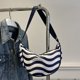 thumbnail image 4 of Sling Crescent Bolso Hombro Monedero Bag Mujer Nylon Cierre Dumpling Media, 4 of 6