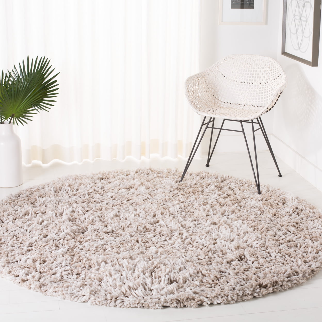 SAFAVIEH Rio Kynaston Solid Polyester Shag Area Rug, Beige/Ivory, 2'6" x 4'