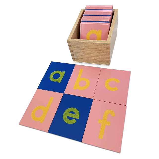 Cartas de papel de lija Montessori de Delmach, minúsculas, baldosas de madera de polipropileno, codificadas por colores con consonantes vocales, incluye caja de almacenamiento