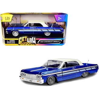 1 by 18 1960 Chevrolet Impala Convertible Diecast Car Model - Blue