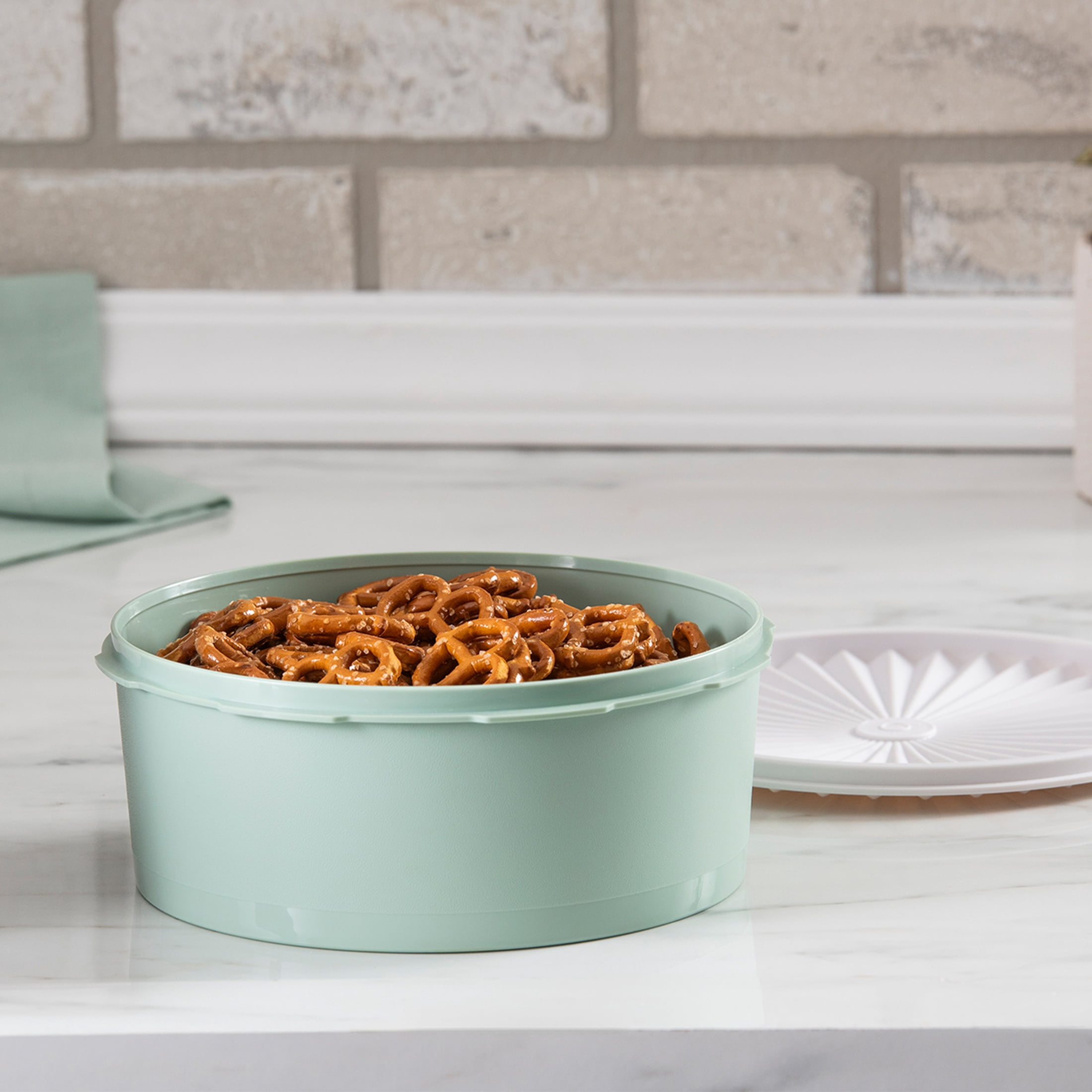 (6 pack) Tupperware Heritage 7.5-Cup Cookie & Food Storage Container with Lid, Green