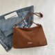 thumbnail image 1 of Bolso de hombro retro para viajeros, nuevo bolso de mensajero de invierno 2025 que combina con todo, el diseño de nicho popular de este año., 1 of 5