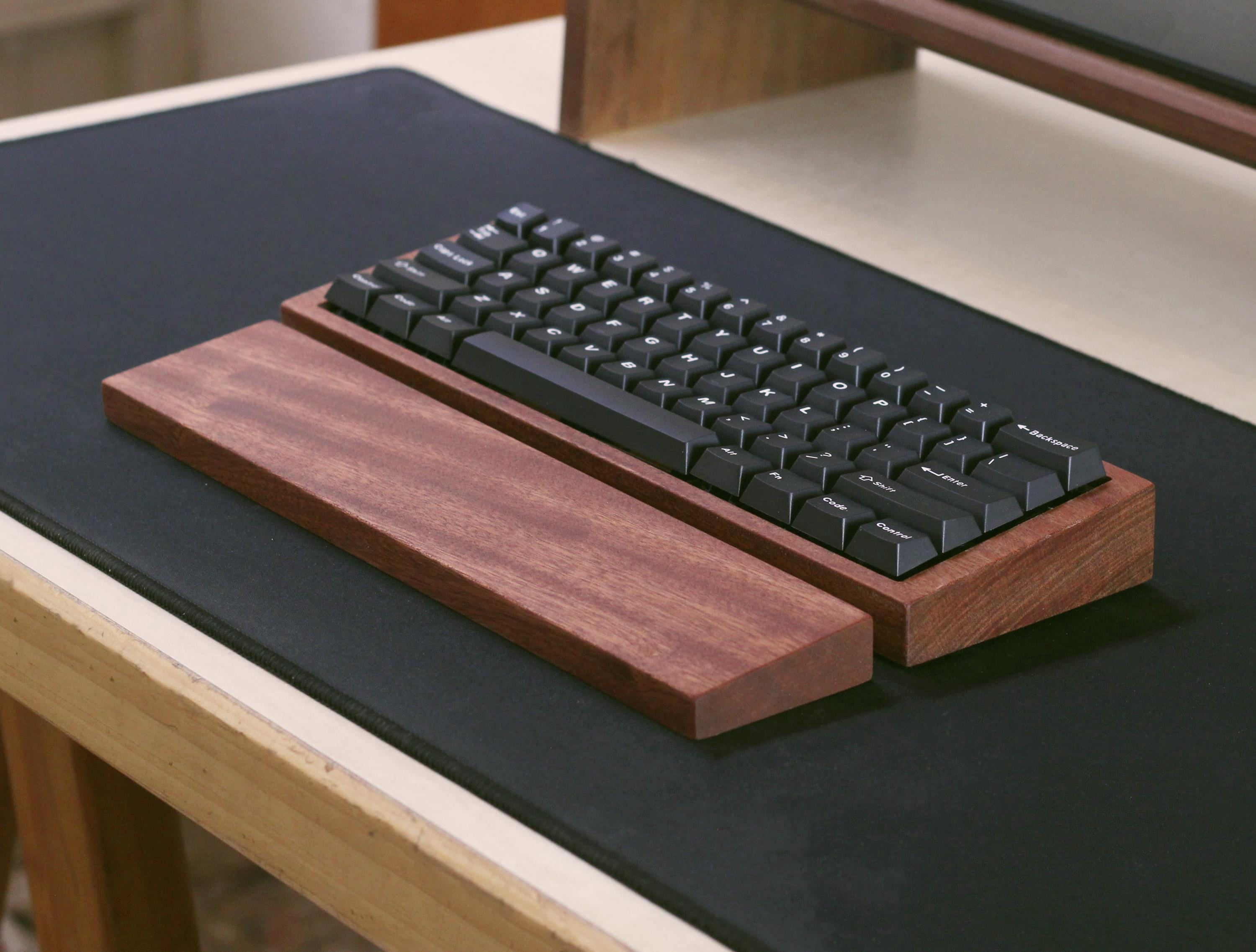 Prebuilt Mechanical Keyboard, Wooden Design with Customizable Keys, High-Quality Switches, for Gaming and Typing with Wrist Rest