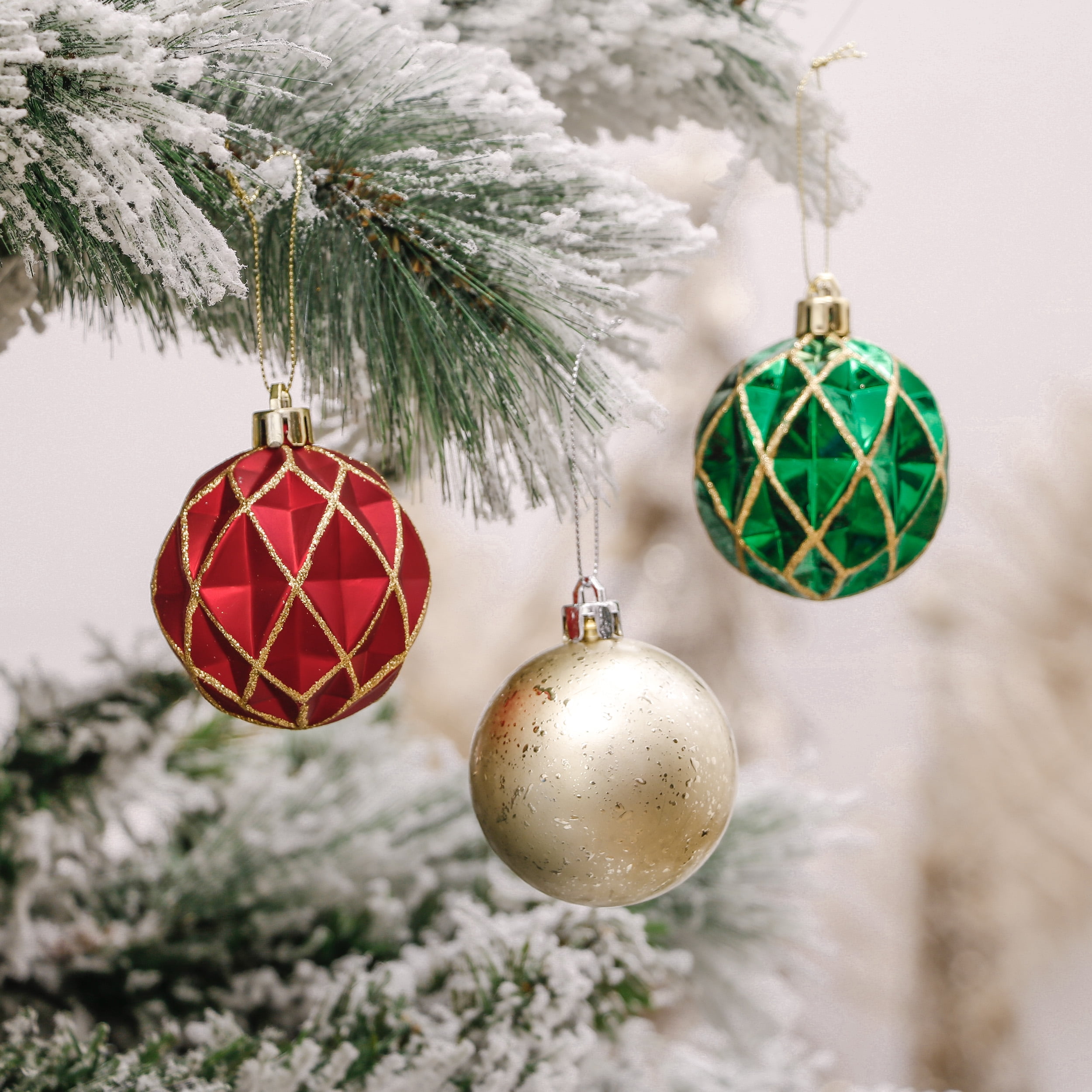 Von Maur Red, Green, White With Glitter Glass Christmas Ornament Original  Box