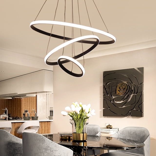 candelabro araña de techo nórdica de alto brillo para comedor sala de estar (luz cálida) Lámpara colgante con tres anillos de diámetro 38+30+20 cm, acabado negro, estructura de aluminio y difusores acrílicos que emiten luz cálida LED; cable ajustable, ideal para comedor moderno o sala (15–25 m²), también suele usarse en oficinas pequeñas.
