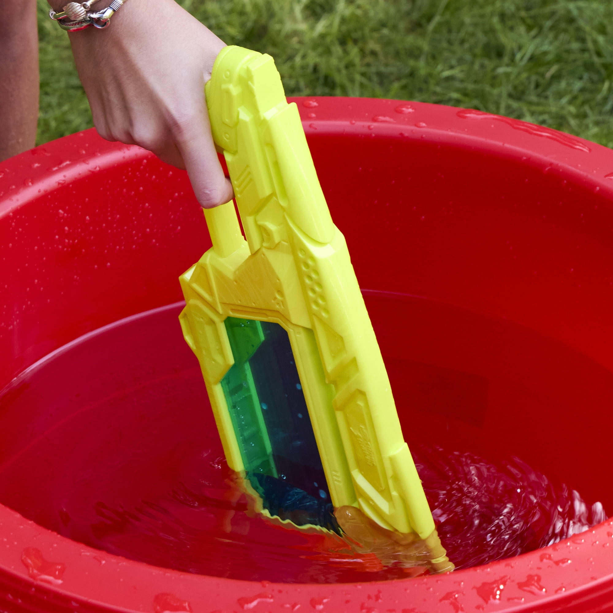 Nerf Super Soaker Dunk-Fill+ Water Blaster, Instant Fill 12.1 Fluid Ounce Tank, Water Toys, Outdoor Summer Toys, Backyard & Beach Fun, 6+