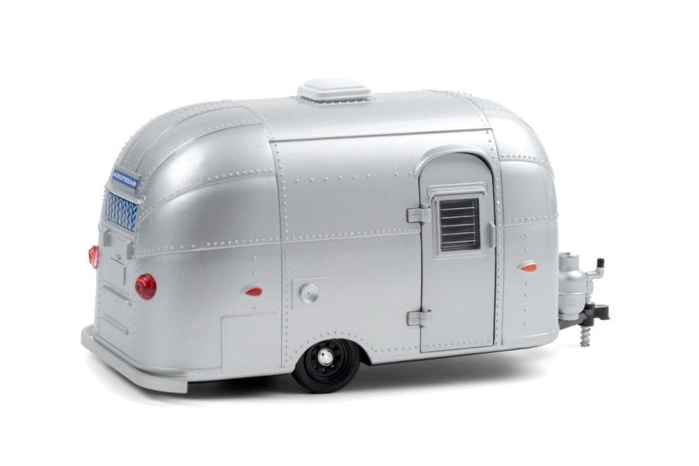 GreenLight 1:24 Airstream 16’ Bambi Sport in Silver with Curtains Drawn 18460-A 