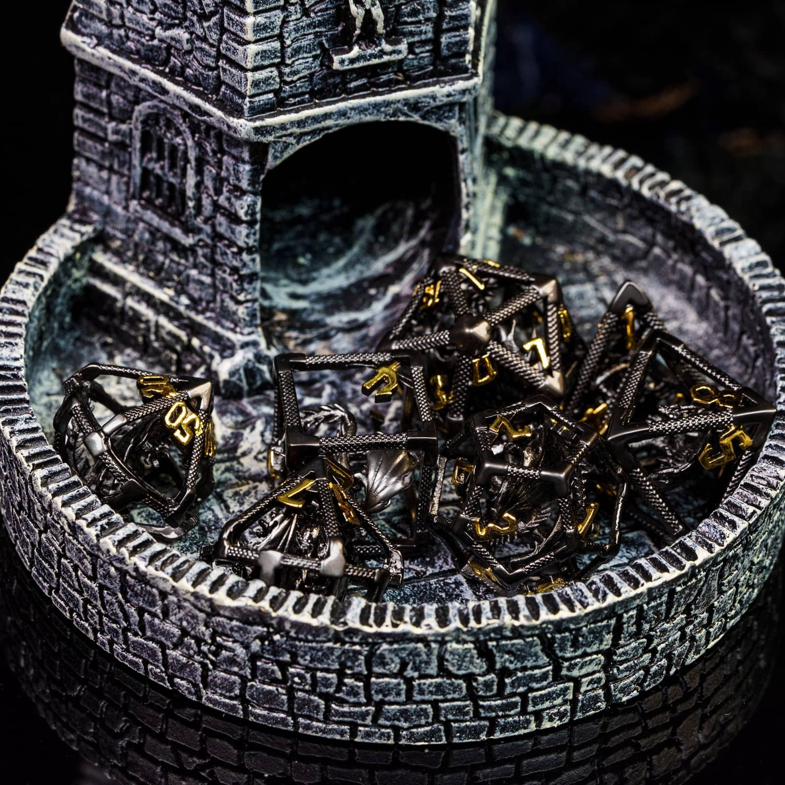 Cusdie Hollow Metal Dice, D&D Dice with Dragon Inside, 7 Pcs DND Dice Set, Polyhedral Dice Set, for Role Playing Game MTG Pathfinder
