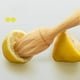 thumbnail image 5 of Exprimidor manual de limones de madera de haya | Exprimidor de cítricos de madera maciza sin laca | Prensa manual ergonómica para limones, naranjas y limas | Herramienta de cocina natural y duradera, 5 of 7