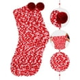 thumbnail image 2 of pares de calcetines de felpa esponjosos en embalaje para cupcakes, 2 of 5