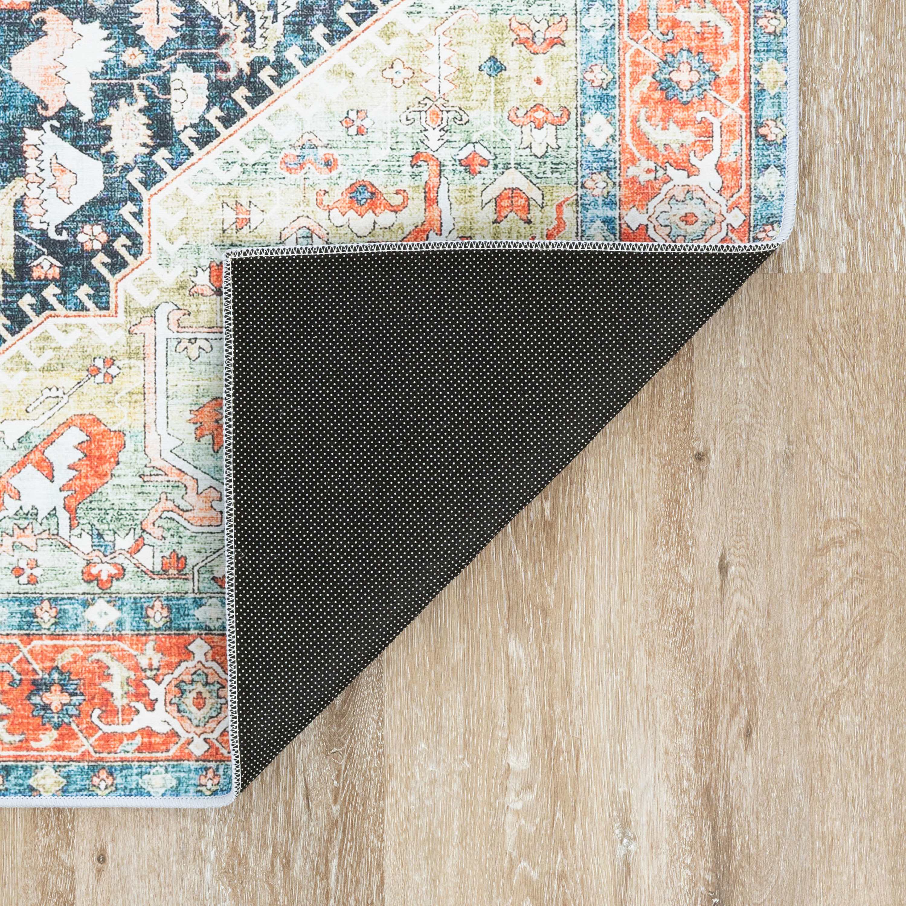 Estate Traditional 5' x 7' Navy and Red Polyester Indoor Area Rug