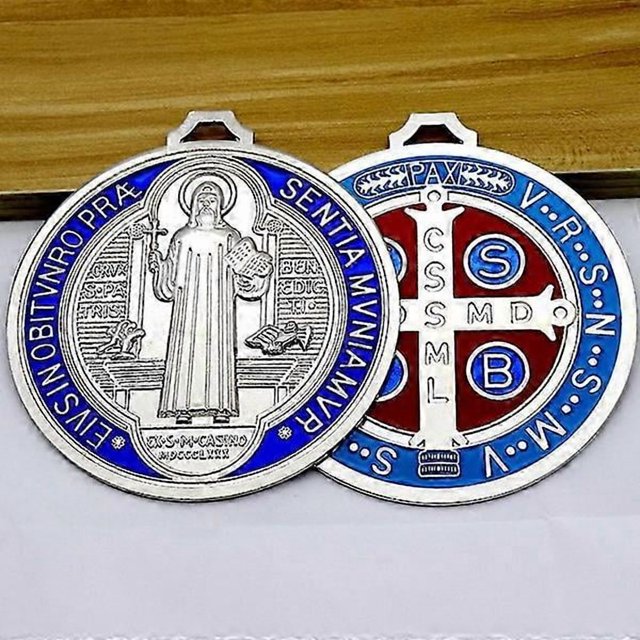 Antique Metal Saint Benedict Cross Medal Round Large Exorcism StBenedict Pendant Home Wall Hanging Desk Decoration Jewelry