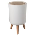 thumbnail image 1 of Bote de basura pequeño de 2,6 galones/10 l con tapa emergente, papelera con patas de madera for baño, cocina y dormitorio, 1 of 8