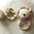 thumbnail image 4 of Cadena para chupete de bebé YONGSHENG 3 uds Clip Pulsera de madera sonajero de León de ganchillo, 4 of 5