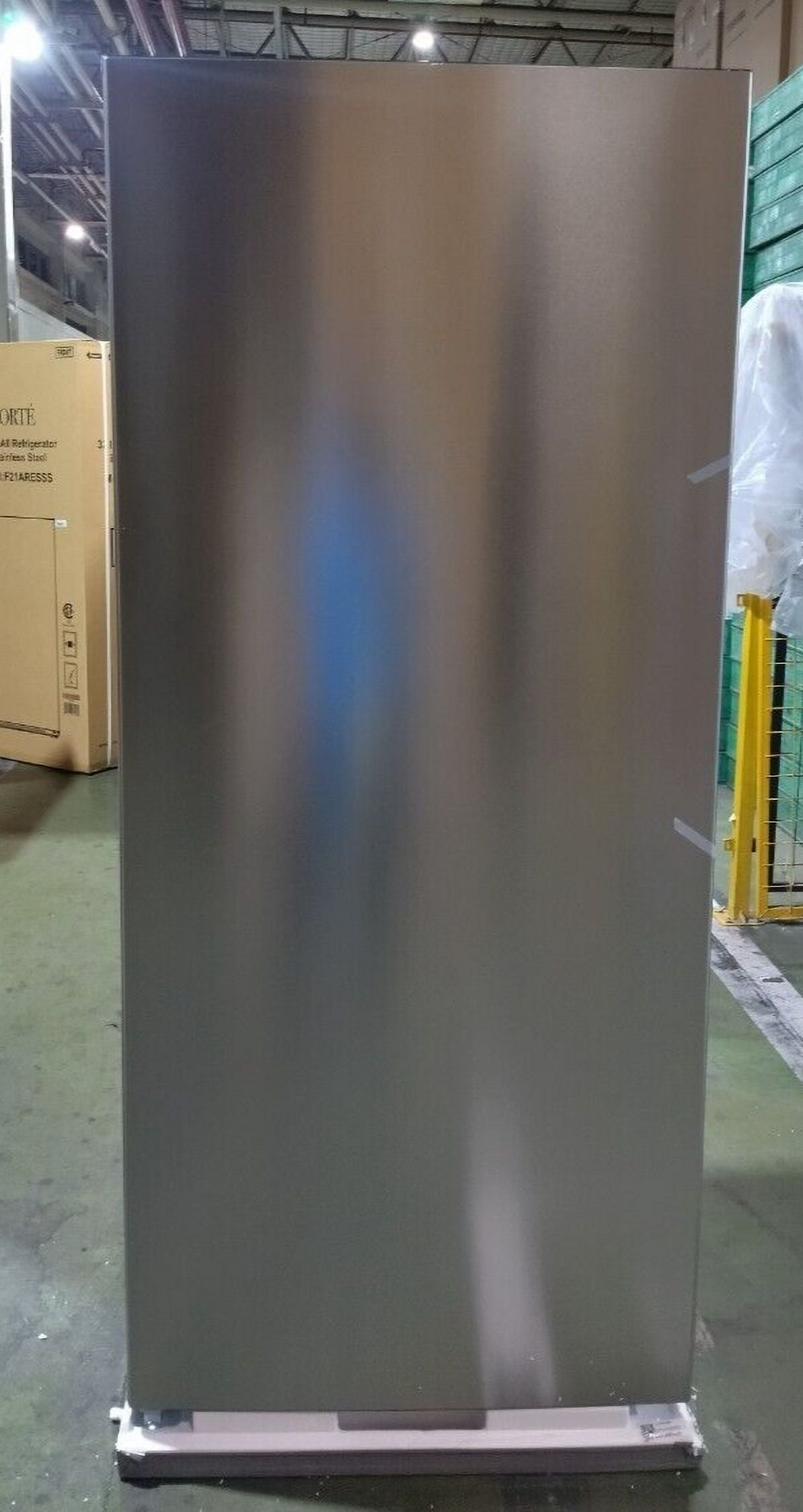 Forte F21UFLESSS 33" 21 cu. ft. Freestanding Upright Freezer in Stainless Steel