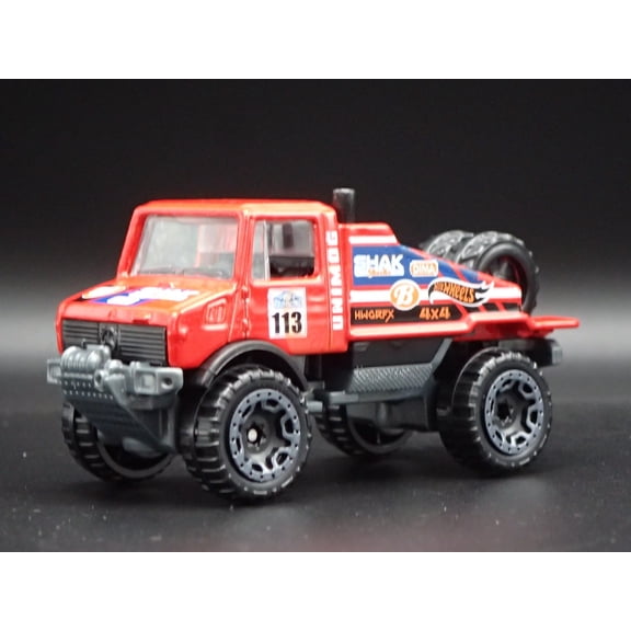 Open Box MERCEDES-BENZ UNIMOG 1300 UTILITY TRUCK RED 1:64 SCALE DIORAMA DIECAST MODEL CAR