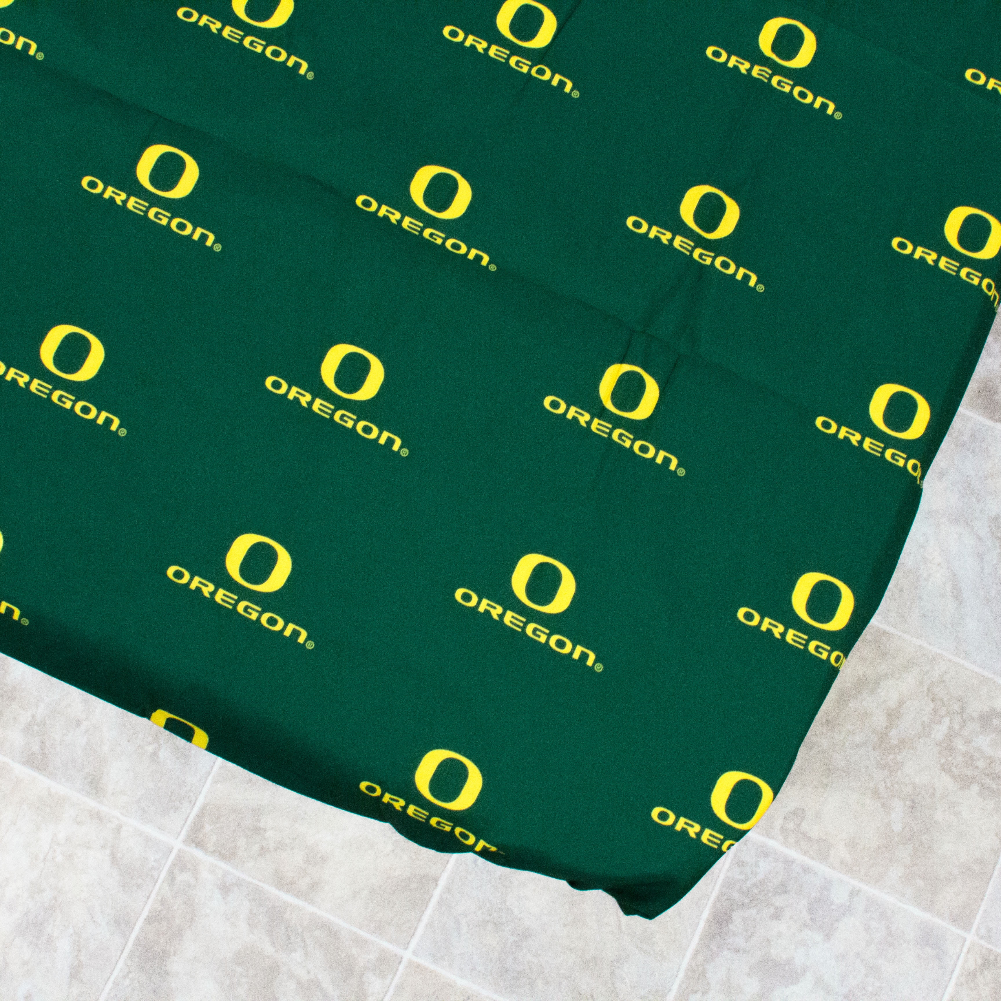 College Covers Oregon Ducks Tailgate Fitted Tablecloth, 72" x 30", 6 ft Table Cover