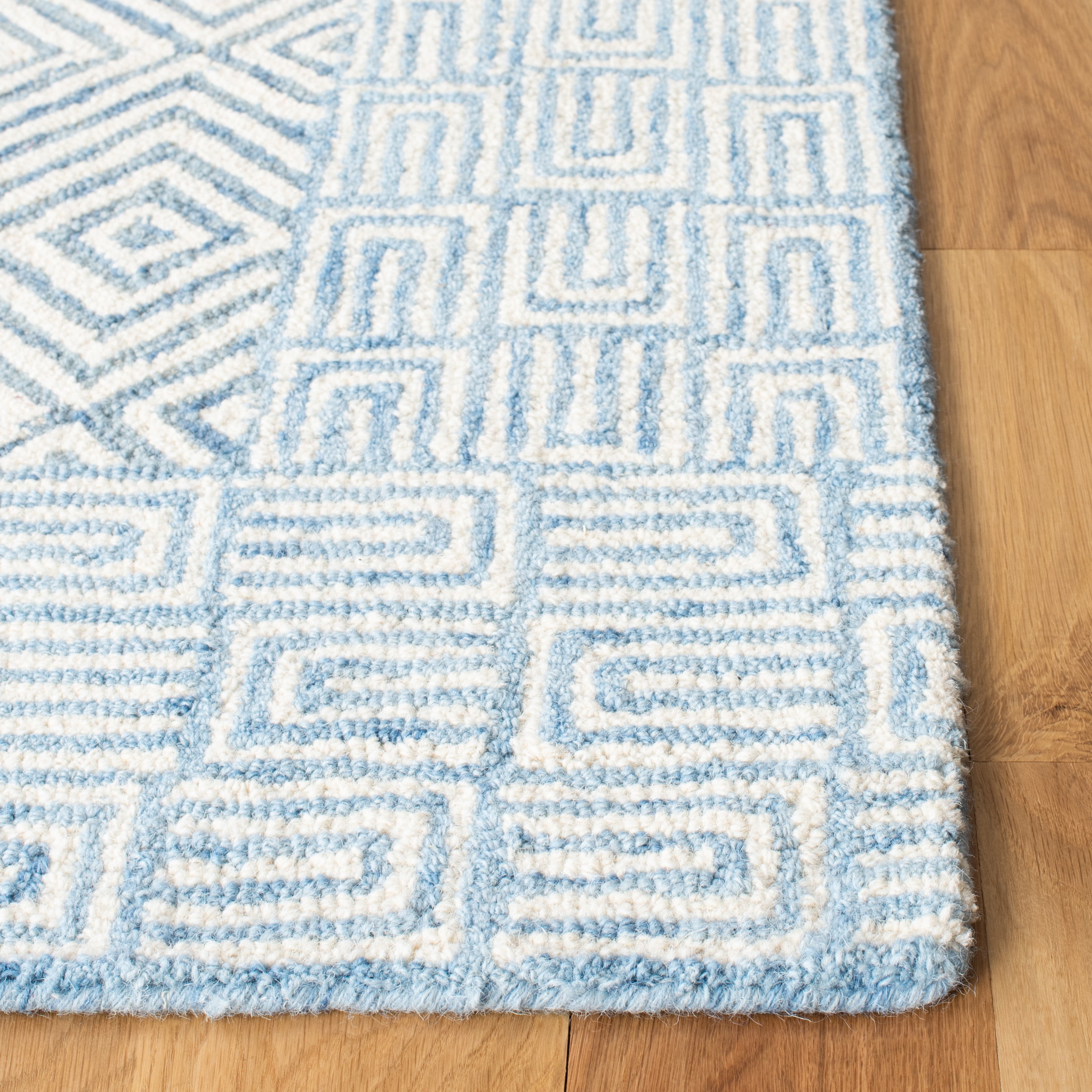 SAFAVIEH Roslyn Kaelee Geometric Area Rug, Light Blue/Ivory, 6' x 9'