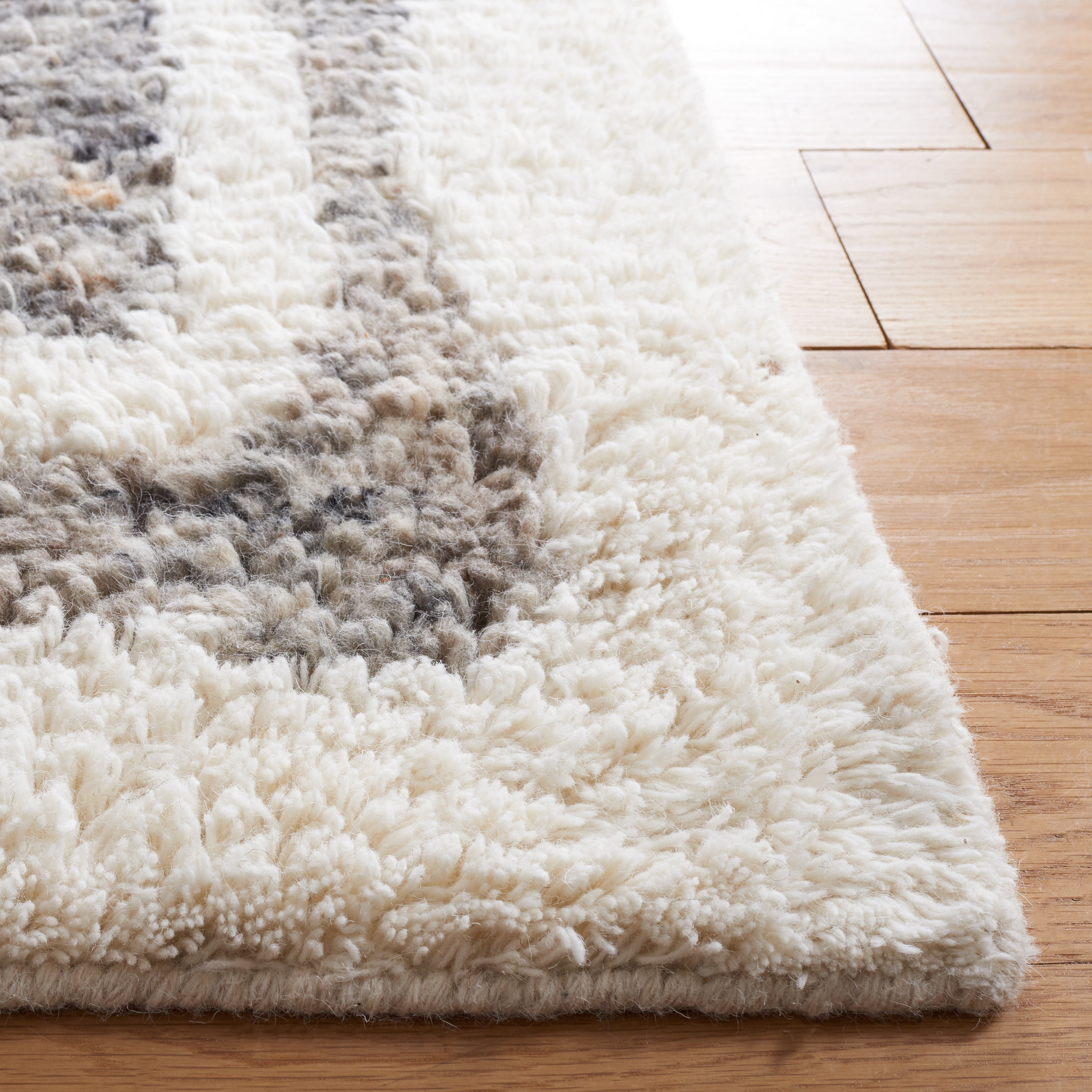 SAFAVIEH Casablanca Rhoda Geometric Wool Area Rug, Ivory/Dark Grey, 6' x 9'