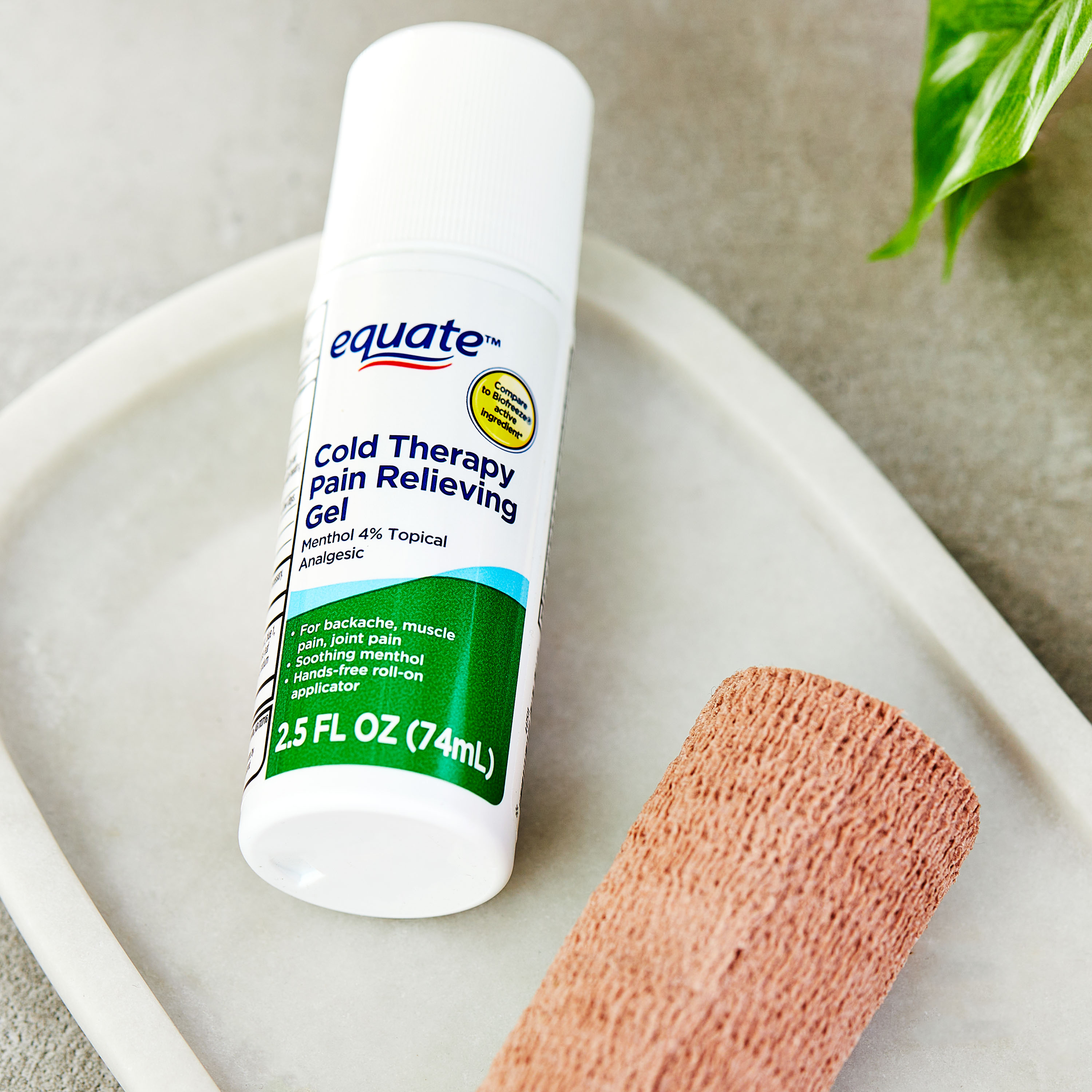 Equate Gel de Alivio del Dolor con Terapia de Frío en Roll-on con Menta, Analgésico Tópico al 4%, 2.5 fl oz 2