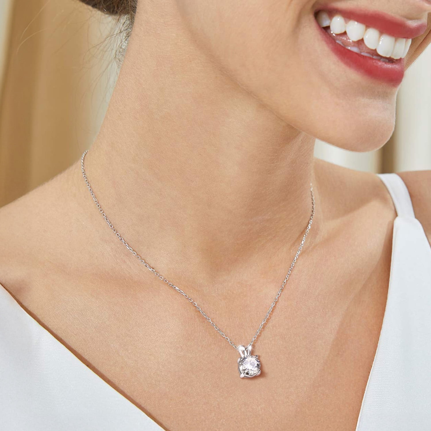MomentWish 1 Carat Round Cut Moissanite Pendant Necklace for Women 925 Sterling Silver Christmas Anniversary Birthday Gift for Wife Mom