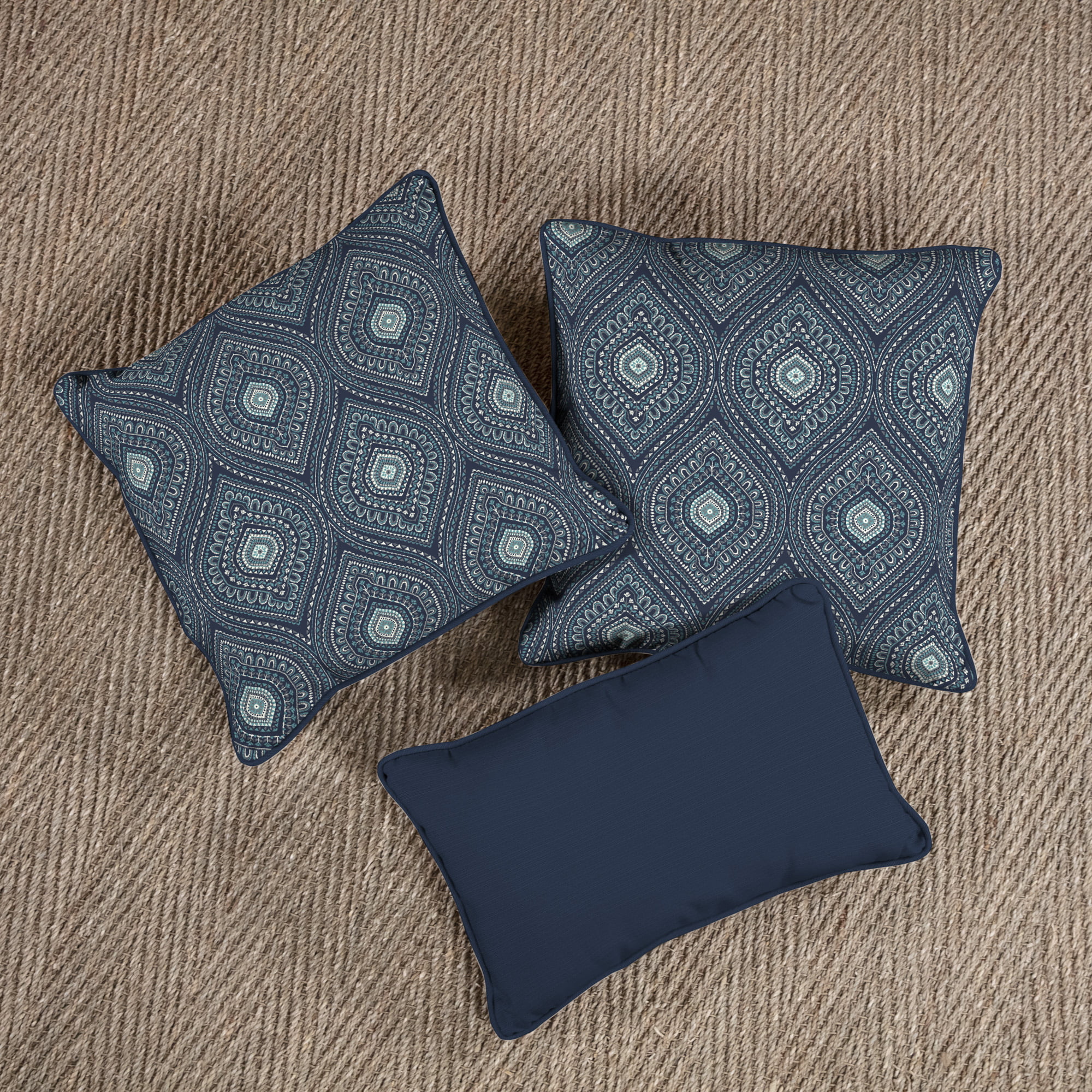 Better Homes & Gardens 20 x 20 Blue Medallion Polyester Outdoor Throw  Pillow (1 Piece) 