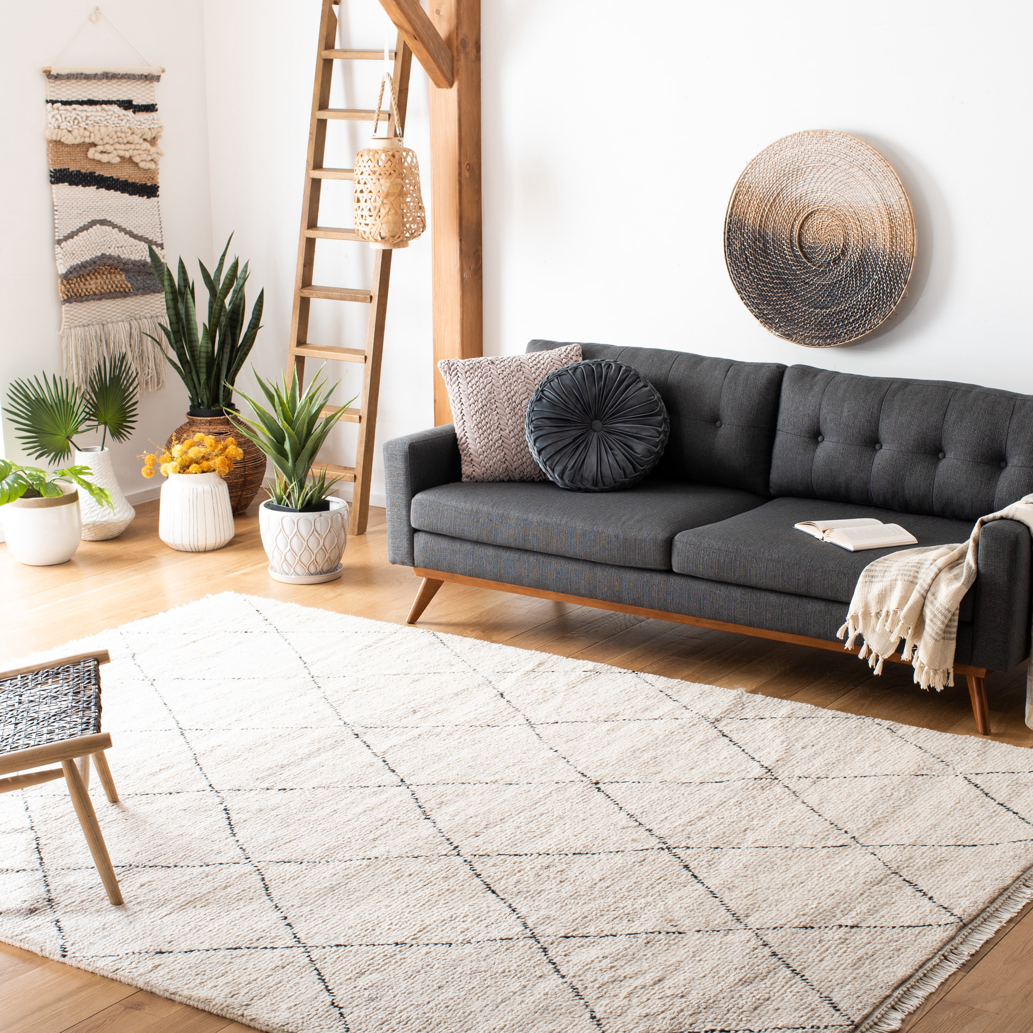 SAFAVIEH Casablanca Astrid Geometric Wool Area Rug, Ivory/Black, 9' x 12'