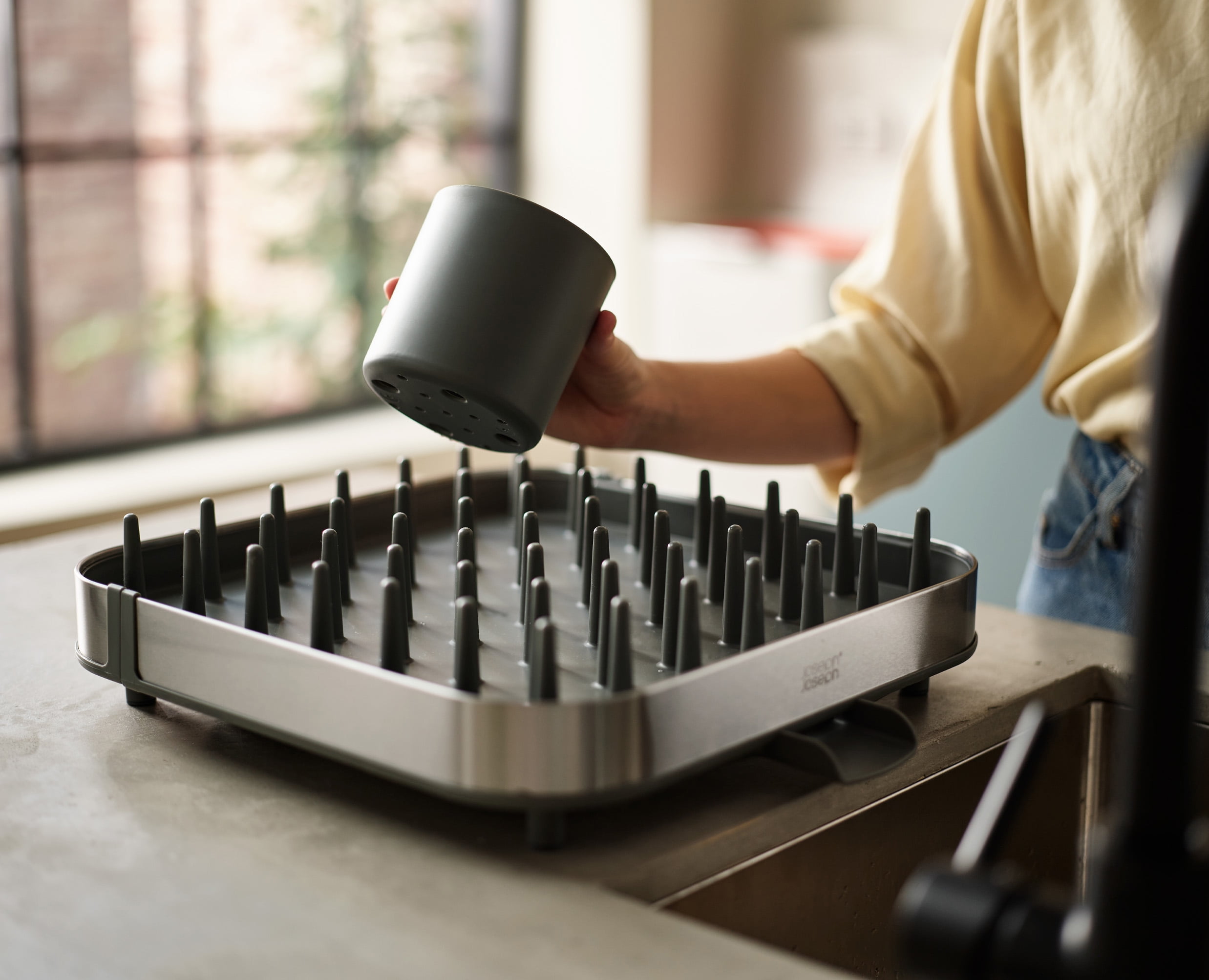 Joseph Joseph Duo Stainless Steel Expandable Dish Drying Rack with Removable Cutlery Drainer – Adjustable Dish Rack for Kitchen Countertop, Rust-Resistant, Space-Saving
