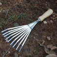 thumbnail image 2 of Rastrillo De Metal Pequeño, Rastrillo Con Mango De Madera, Rastrillo De Hojas, Rastrillo De Césped Para Jardín, Rastrillo De Jardín, Rastrillo De Mano, Pequeño, 2 of 4