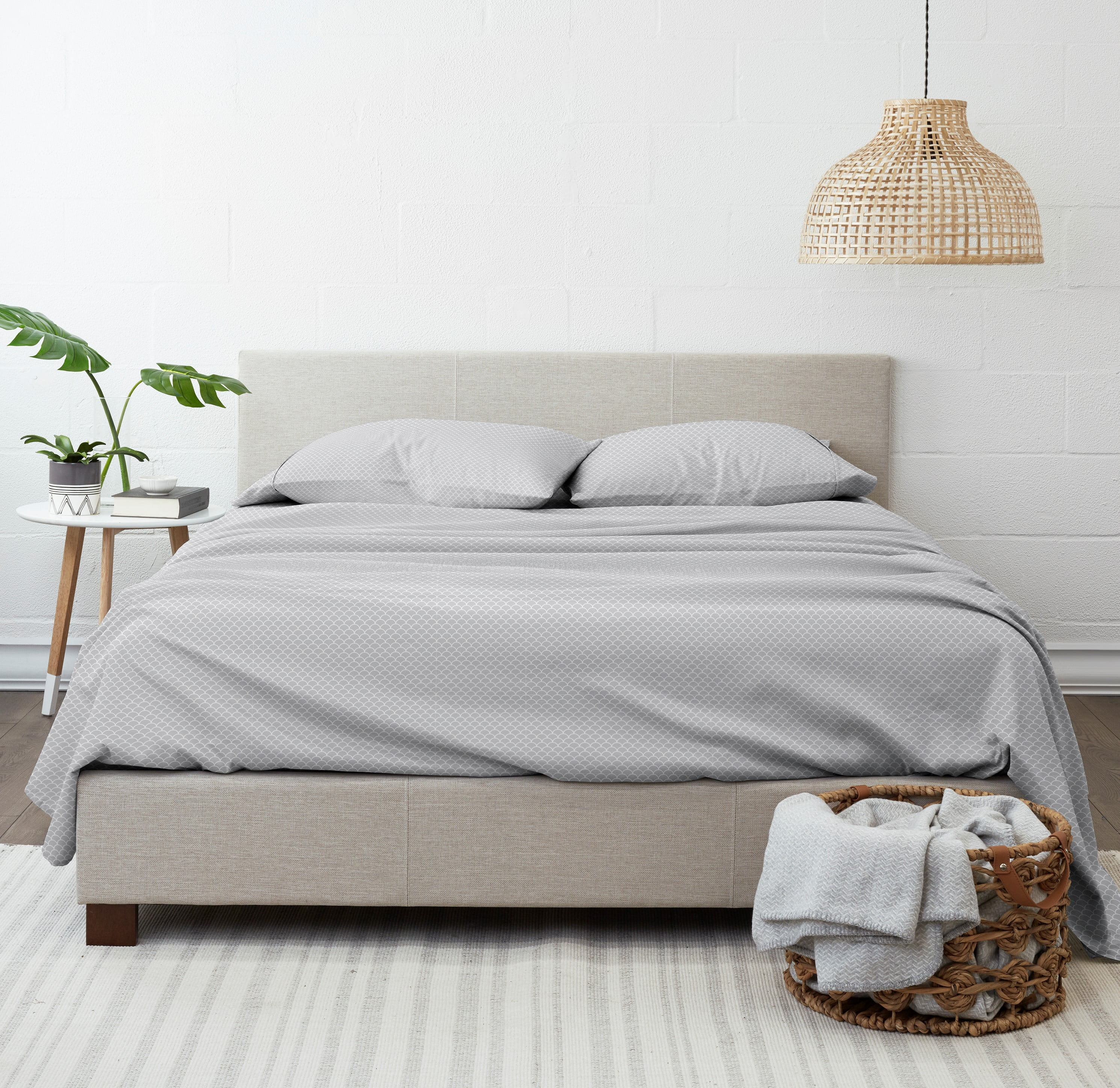 Noble Linens 4 Piece Pattern Microfiber Bed Sheets Set, Light Gray Scallops, King