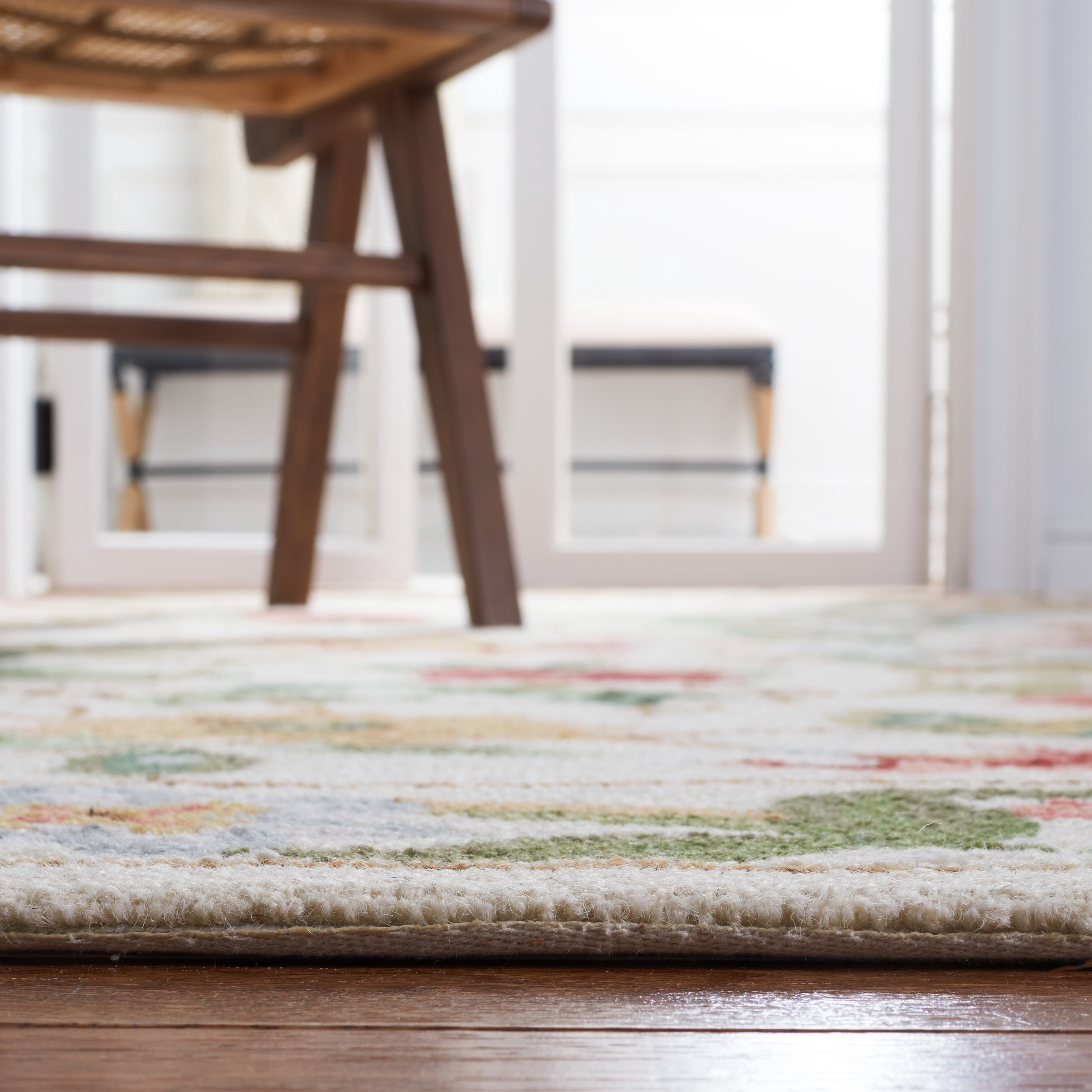 Safavieh Chelsea Gisselle Bordered Wool Area Rug, Ivory, 5' x 5' Square