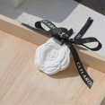 thumbnail image 1 of Difusor de aromaterapia con flores de 3 piezas para el hogar y el automóvil, con fragmentos de yeso perfumados con fragancia de pera británica y celidonia dulce, ambientador sólido para colgar, 1 of 5
