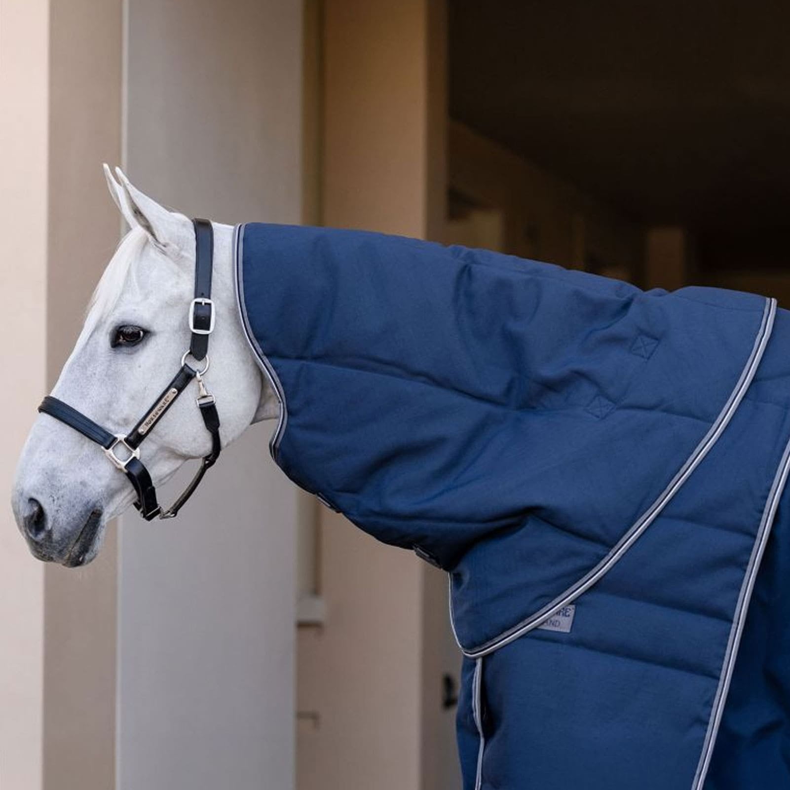 HORSEWARE IRELAND Rambo Optimo Stable Hood 200g, Color: Navy/Thunderstorm Gray & Silver, Size: XL