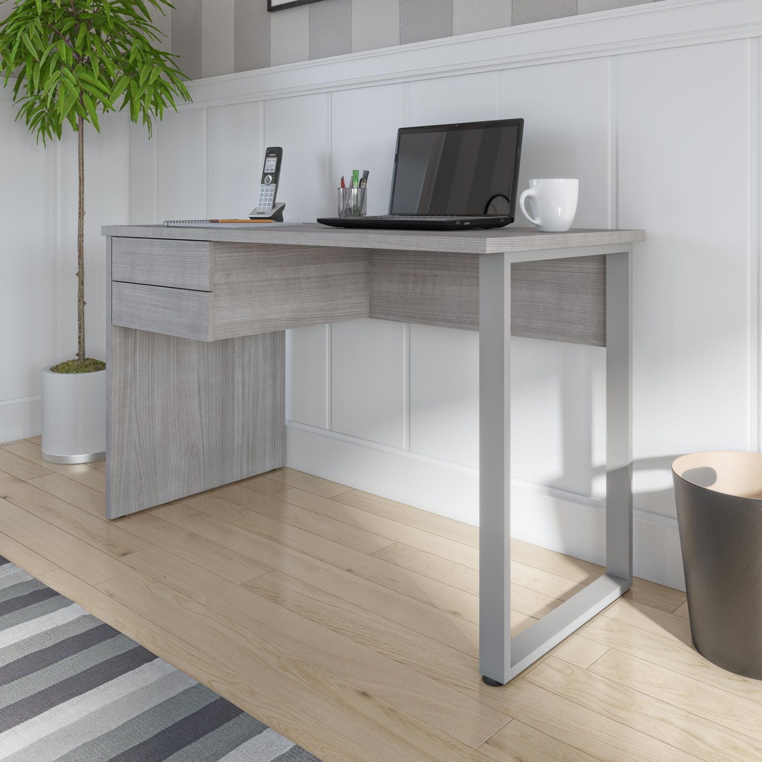 Petite table de Bureau 48L avec Patte de Métal en U Solay de Bestar, gris platine