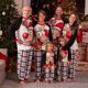 thumbnail image 1 of Conjuntos de pijamas navideños a juego para la familia, mangas raglán, pantalones a cuadros con estampado de renos extravagantes, conjuntos de pijamas, 1 of 5